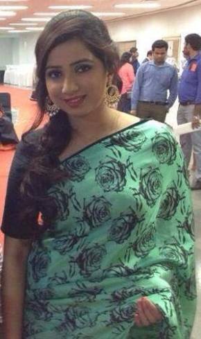 Shreya Ghosal in saree at GiMA awards ceremony 2014